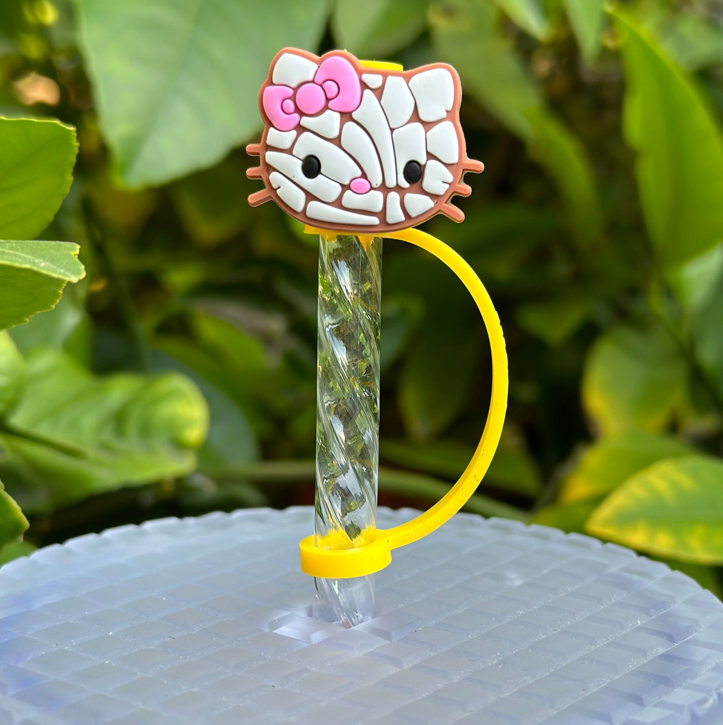 Concha kitty straw topper