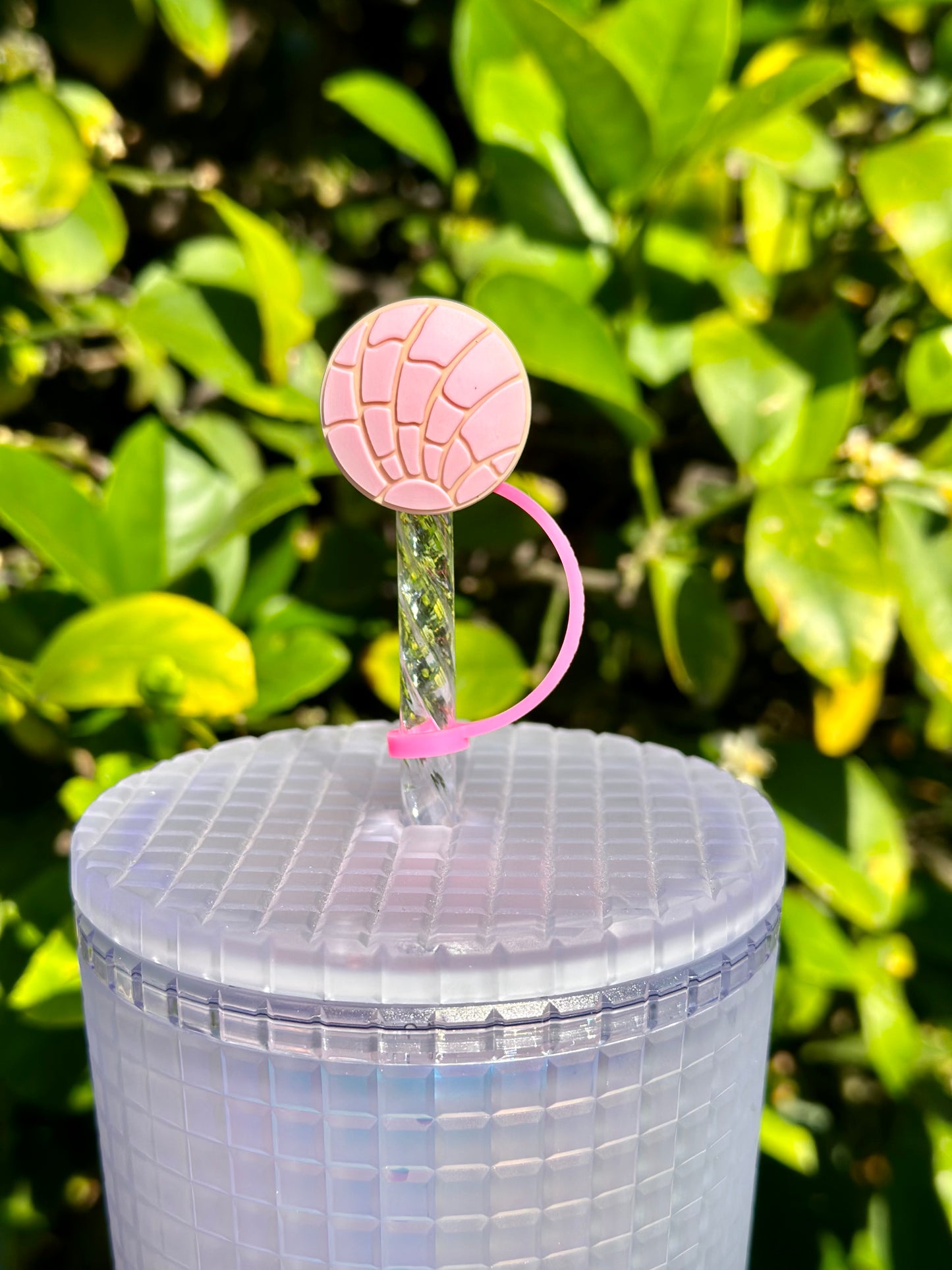 Pink concha straw topper